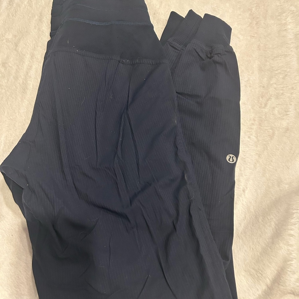 lululemon athletica Black Track Cargo jogger Pants
Navy blue